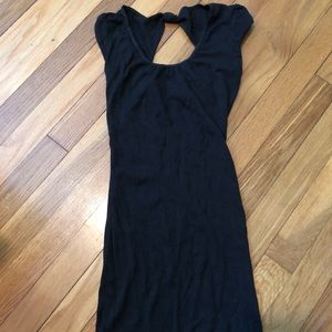 Express basic top with keyhole in back